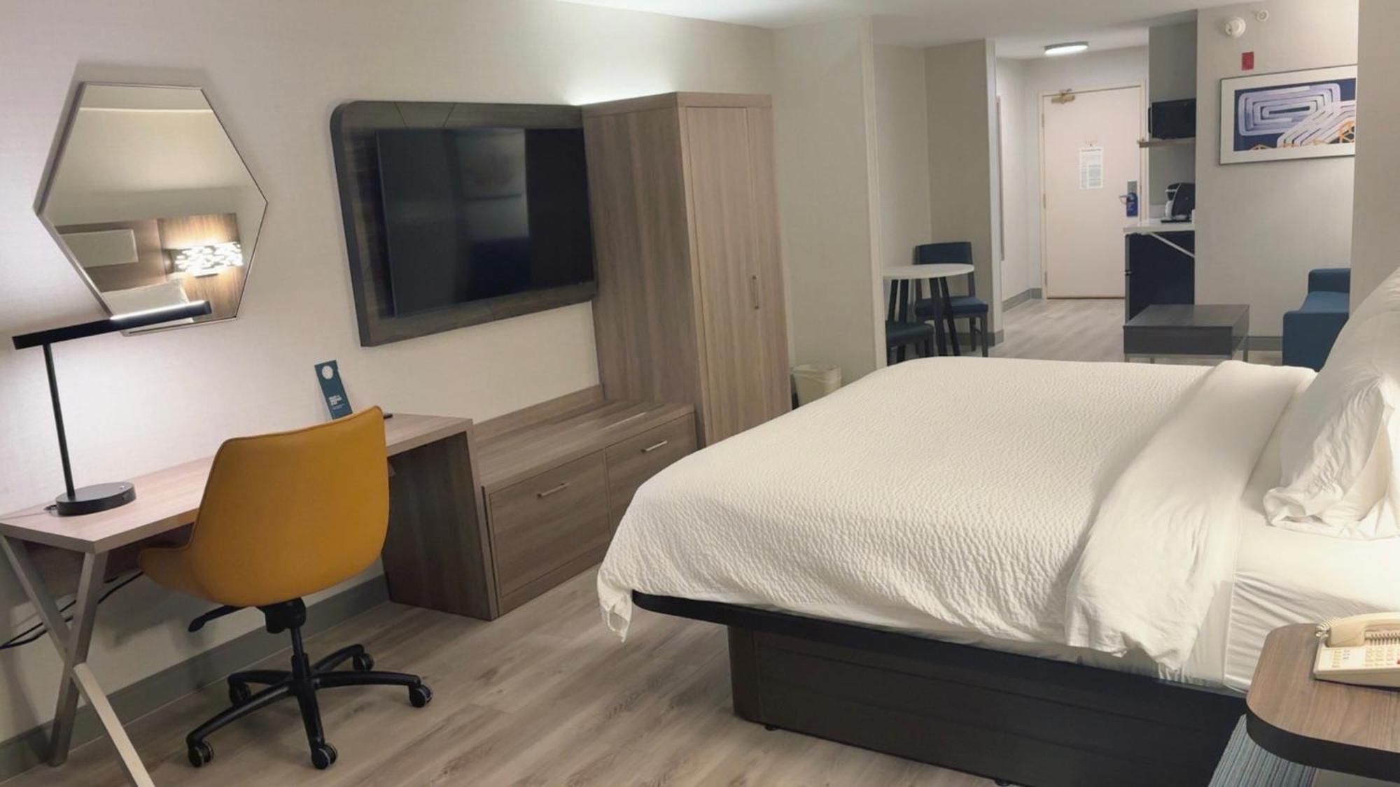 Holiday Inn Express Hotel & Suites Drums-Hazelton By Ihg Dış mekan fotoğraf