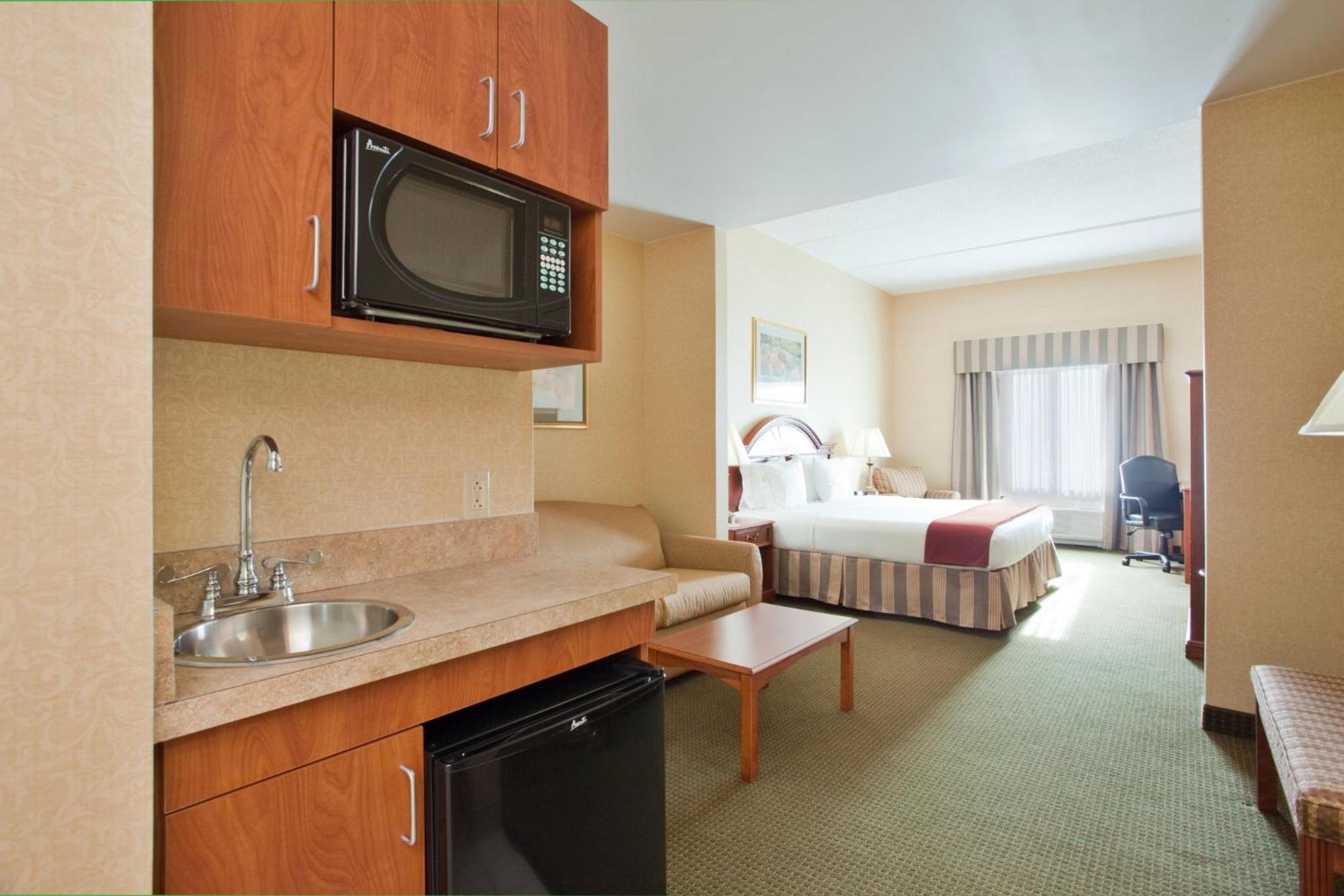Holiday Inn Express Hotel & Suites Drums-Hazelton By Ihg Dış mekan fotoğraf