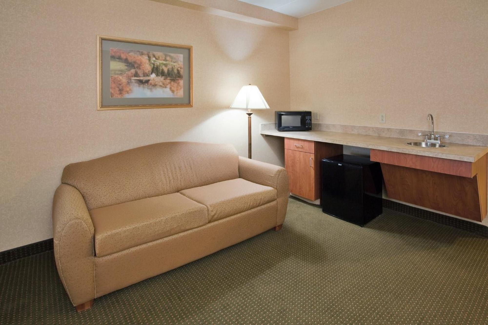 Holiday Inn Express Hotel & Suites Drums-Hazelton By Ihg Dış mekan fotoğraf
